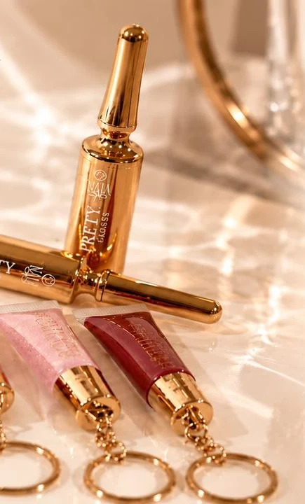 Pretty Gloss: embalagens douradas e três tons de gloss