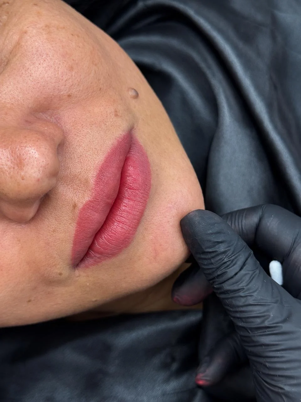 Micropigmentação labial recém-finalizada
